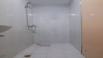 Standard Double Room | Bathroom