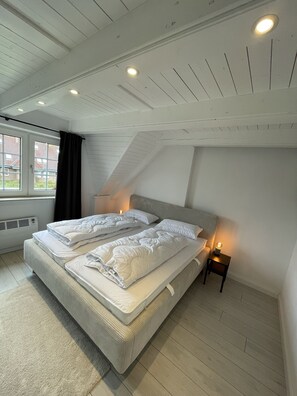 2 Schlafzimmer, Schreibtisch, Bügeleisen/Bügelbrett, kostenloses WLAN