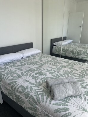 2 chambres, fer et planche à repasser, accès au Wi-Fi (inclus)