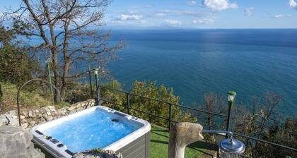 Casa Luci... relax, jacuzzi and breathtaking view!