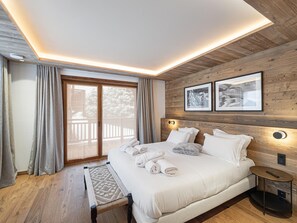 5 bedrooms, free WiFi - Spacious chalet in Courchevel with pool and sauna (Courchevel)