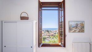 Basic Villa | 2 bedrooms, iron/ironing board, bed sheets - Villa Belvedere (Imperia)
