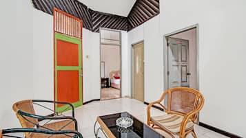 Bureau, espace de travail pour ordinateur portable, draps fournis