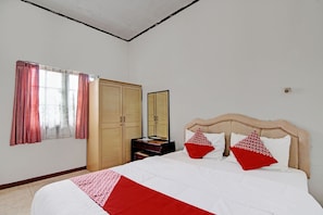 Family Room | Desk, laptop workspace, bed sheets