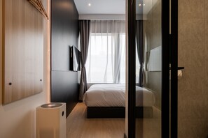 Deluxe One bed room | Hypo-allergenic bedding, blackout drapes, soundproofing - Dayin International Youth Hostel (Shanghai Nanjing East Road;People's Square;The Bund Branch) (Shanghai)