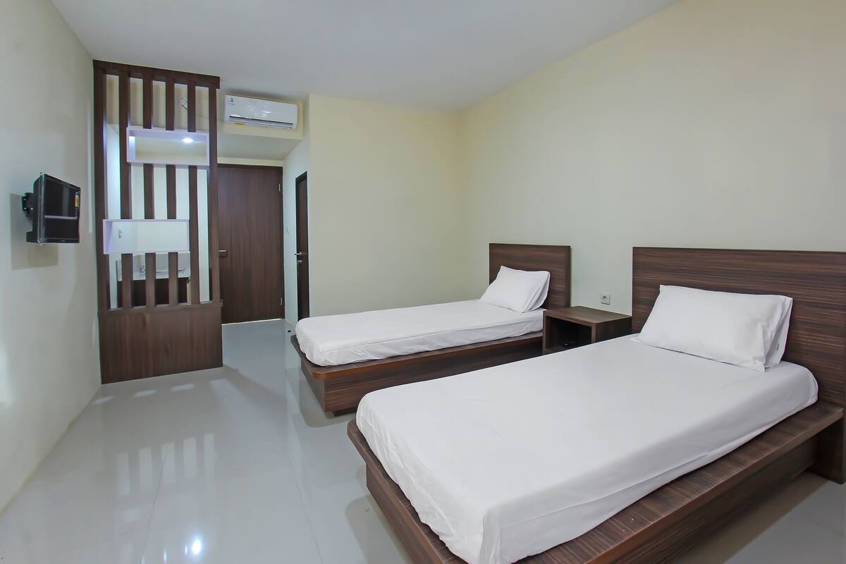 Free WiFi, bed sheets