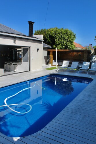 Gorgeous 3 bed 2 bath family home with year round holiday appeal.