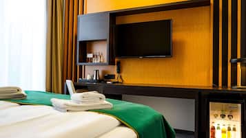 Comfort Double Room | Hypo-allergenic bedding, minibar, in-room safe, desk