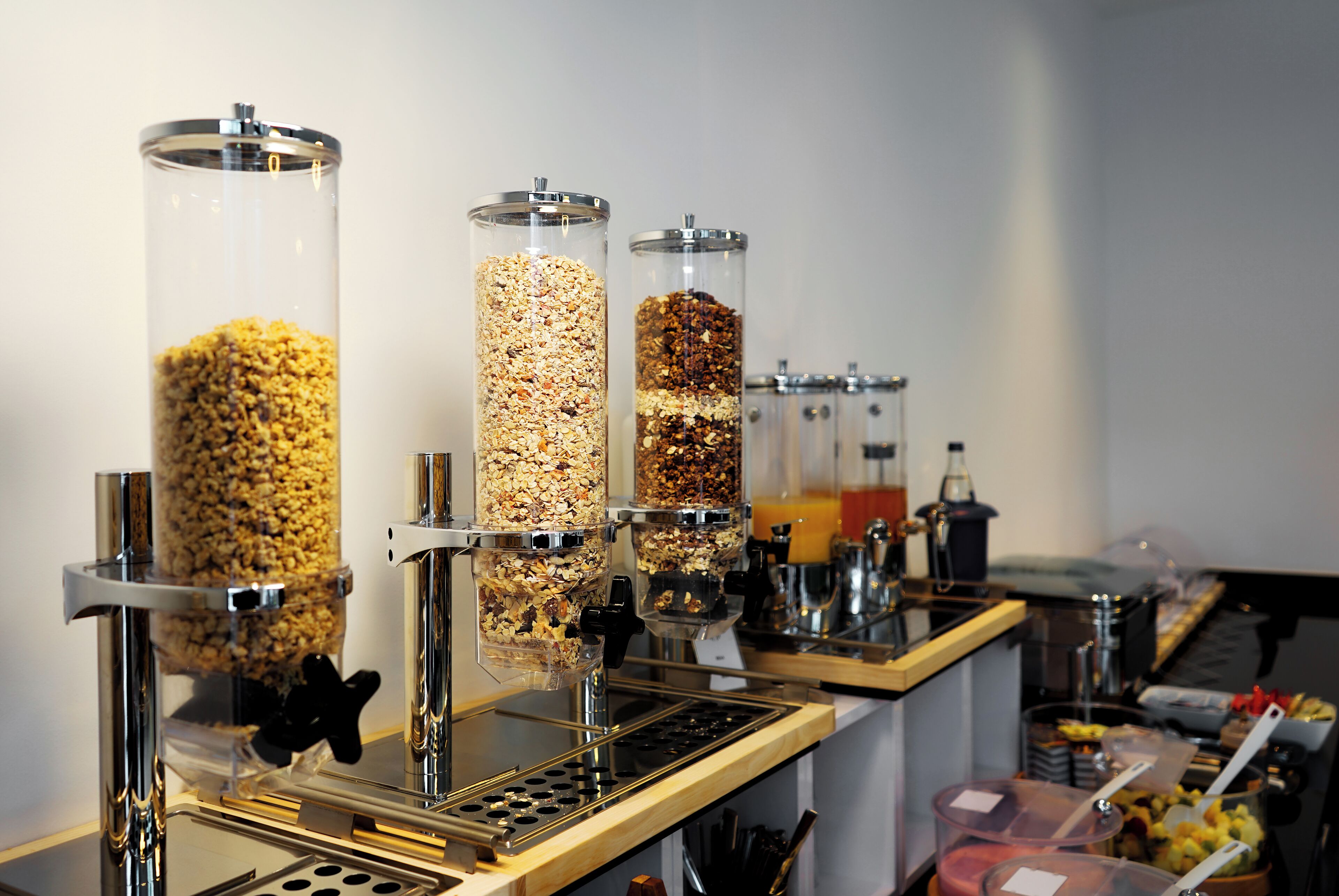 Se ofrece un desayuno bufé (14 EUR por persona)