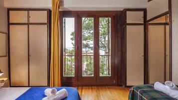 Family House, 2 Bedrooms, Sea Facing (Lovely Holiday Home By The Sea) | 2 bedrooms, laptop workspace, free WiFi, bed sheets