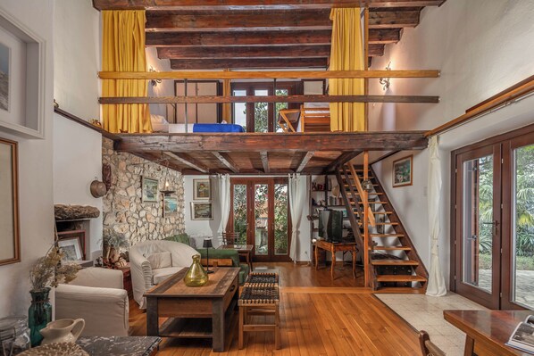 Family House, Multiple Bedrooms, Sea Facing (Lovely Holiday Home By The Sea) | Living area