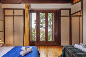 Rumah Keluarga, beberapa kamar, menghadap laut (Lovely Holiday Home By The Sea) | 2 kamar tidur, ruang kerja ramah laptop, Wi-Fi gratis, dan seprai linen