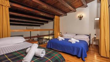 Familienhaus, Mehrere Schlafzimmer, Meerseite (Lovely Holiday Home By The Sea) | 2 Schlafzimmer, laptopgeeigneter Arbeitsplatz, kostenloses WLAN