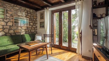 Family House, Multiple Bedrooms, Sea Facing (Lovely Holiday Home By The Sea) | Living area | TV, fireplace