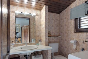 Maison mitoyenne Familiale, 2 chambres, vue mer (Lovely Holiday Home By The Sea) | Salle de bain