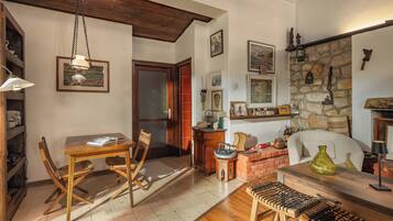 Family House, Multiple Bedrooms, Sea Facing (Lovely Holiday Home By The Sea) | Interior