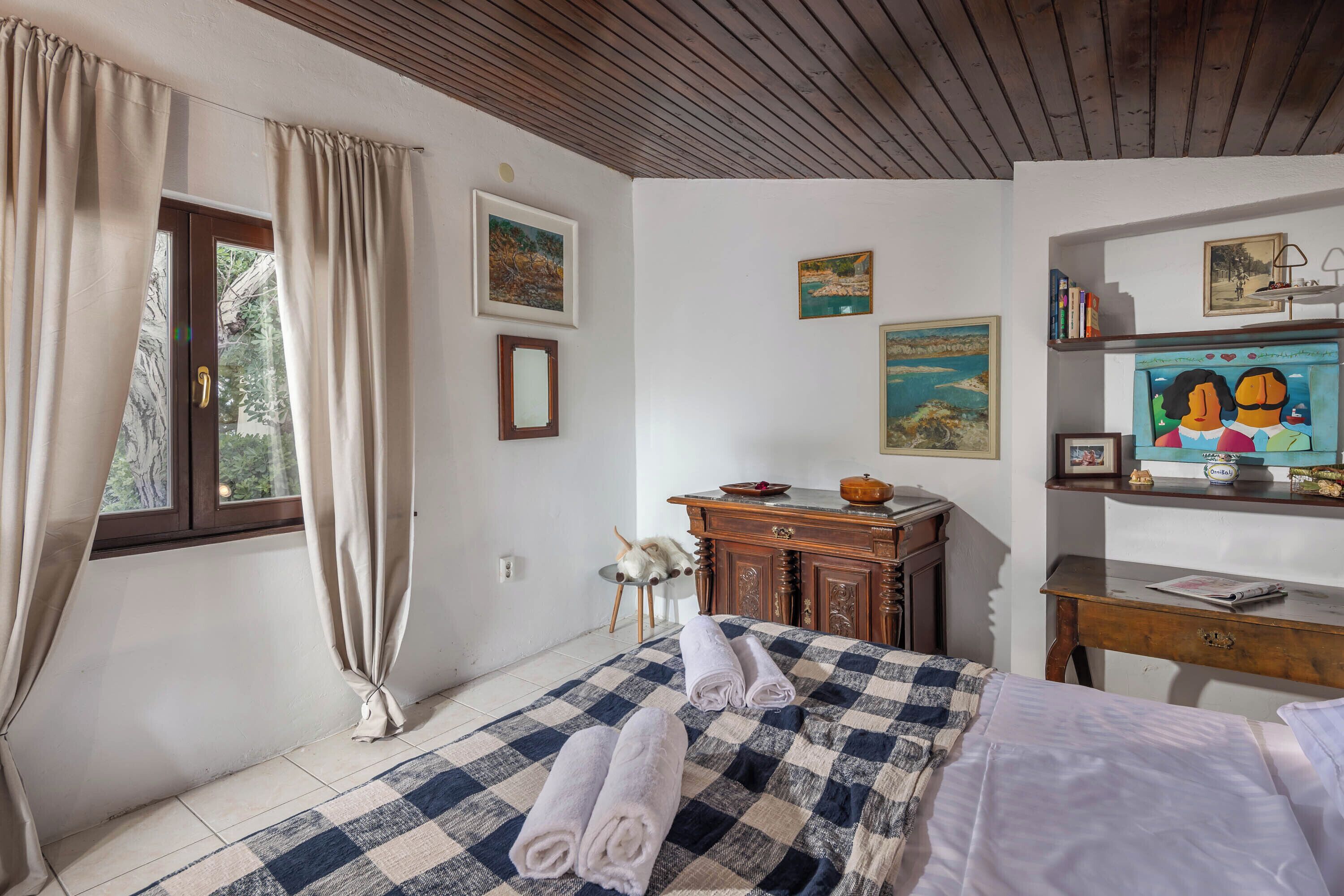 2 عدّة غرف نوم ومساحة عمل للكمبيوتر المحمول وواي فاي مجانًا