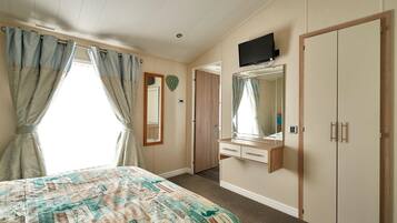 Rumah (2 Bedrooms) | 2 kamar tidur dan seprai linen