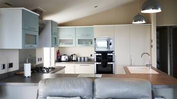 Rumah (2 Bedrooms) | Dapur pribadi | Microwave, oven, mesin pencuci piring, dan peralatan masak/sendok-piring