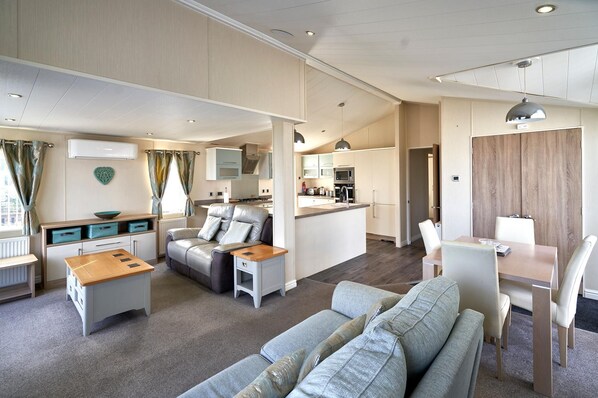 House (2 Bedrooms) | Living area | TV - 2BD Seafront Lodge Amazing Views in Kent (Whitstable)