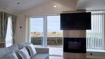 House (2 Bedrooms) | Living area | TV