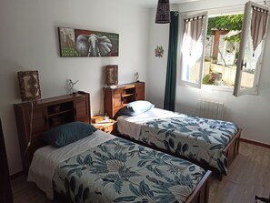 2 bedrooms, iron/ironing board, travel crib, free WiFi - Logement Calme et Spacieux Avec vue à 400 M D'un Plan D'eau (Lamastre)