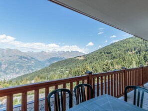 Outdoor dining - 4P Apt ski-in ski-out with WIFI and parking (Les Arcs 1800)