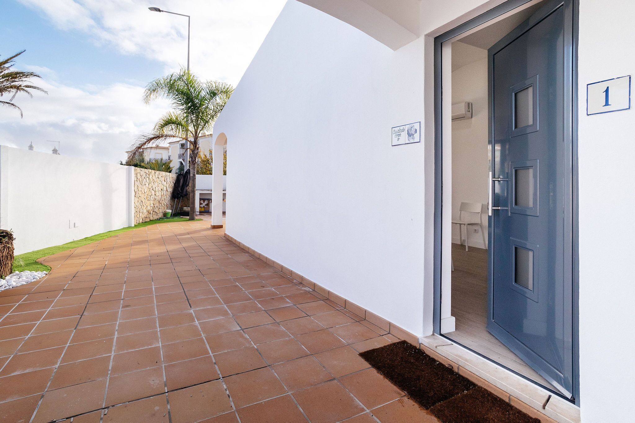 Photo - Oura Villa V2 Flores