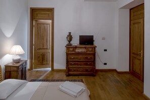 Habitación doble Confort, 1 cama matrimonial, para no fumadores, vista al jardín | Wifi gratis 