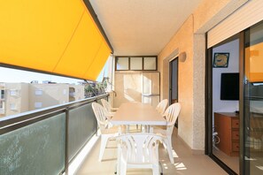 Outdoor dining - AirCon Apartment close to the Beach - UHC MAR Y LUZ (Salou)