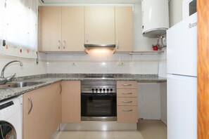 Fridge, microwave, oven, coffee/tea maker