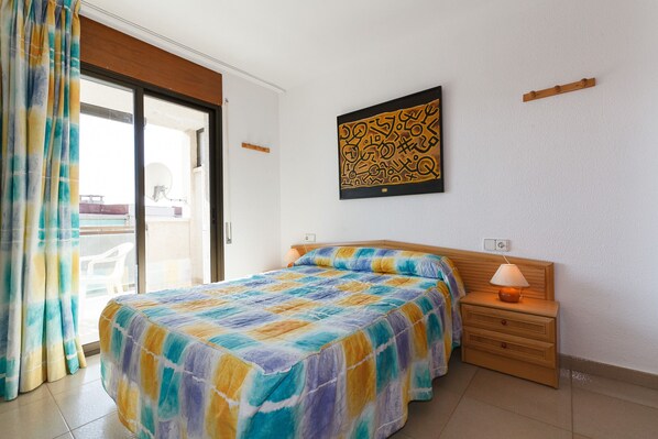 2 bedrooms, iron/ironing board, bed sheets