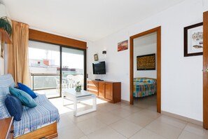 2 bedrooms, iron/ironing board, bed sheets - AirCon Apartment close to the Beach - UHC MAR Y LUZ (Salou)