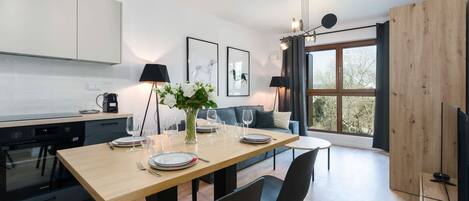 Frigorífico, horno, placa de cocina y lavavajillas