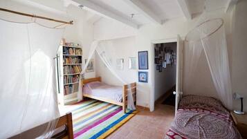 3 chambres, coffres-forts dans les chambres, lit parapluie, Wi-Fi