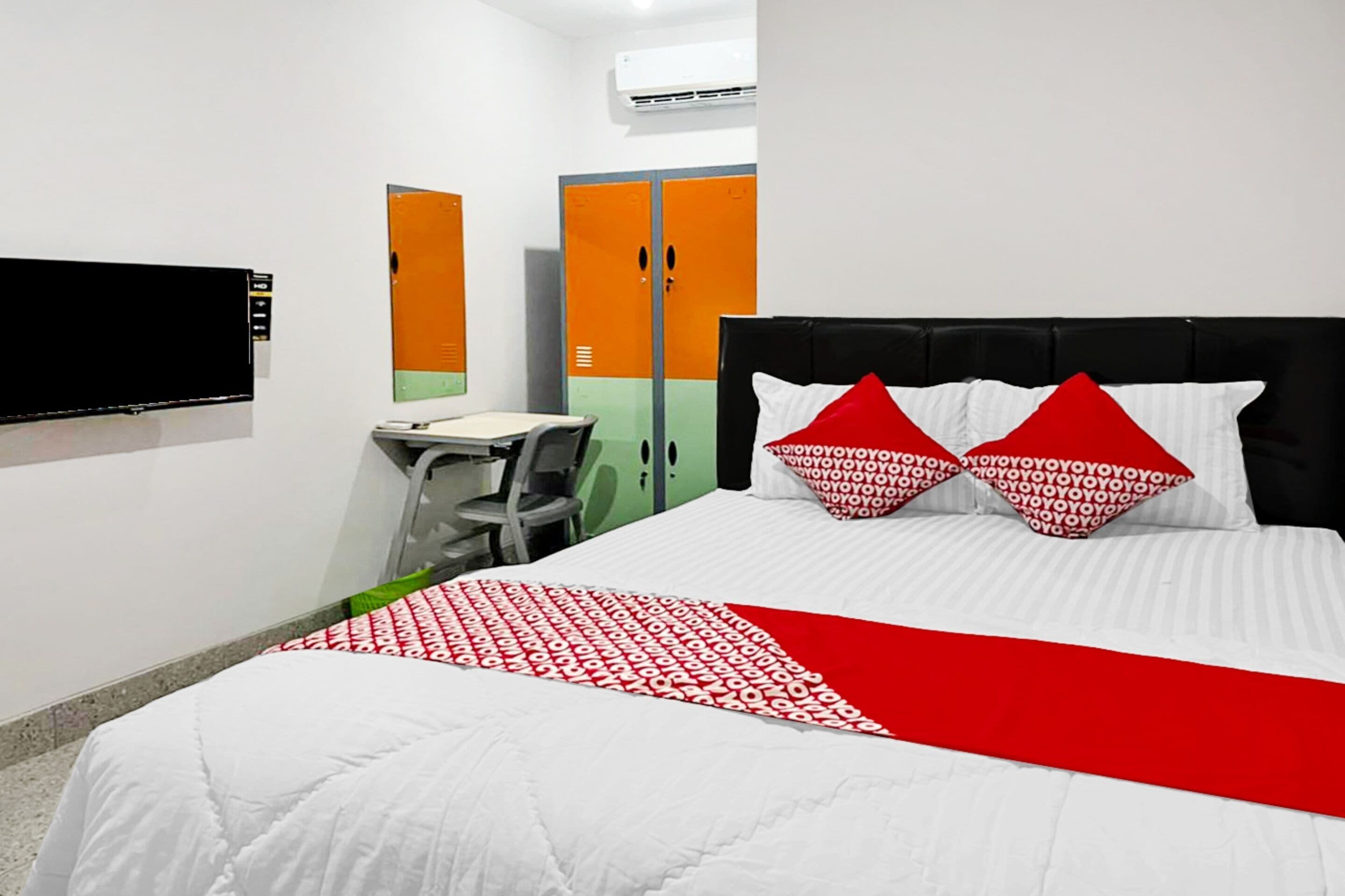 Standard Double Room | Desk, laptop workspace, WiFi (free), bed sheets
