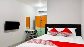 Escritorio, espacio para trabajar con laptop y wifi gratis