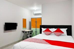 Standard Double Room | Desk, laptop workspace, free WiFi, bed sheets