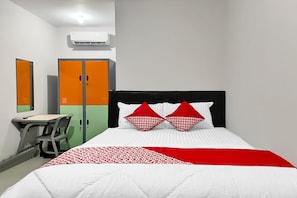 Standard Double Room | Desk, laptop workspace, free WiFi, bed sheets