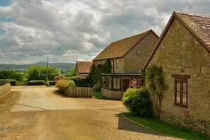 Exterior - Self-Contained Cottages In 15 Acres Of Ground. shared heated swimming pool (Onibury)