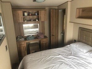 2 多间卧室、免费 WiFi、床单