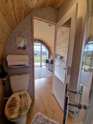 Cabin, 1 King Bed | Dining - Forester's Retreat Glamping - Dinas View (Aberystwyth)