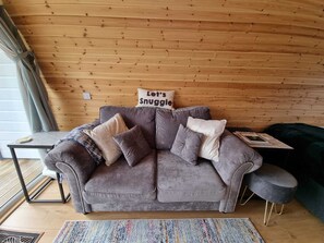 Stuga - 1 kingsize-säng | Vardagsrum | Platt-tv