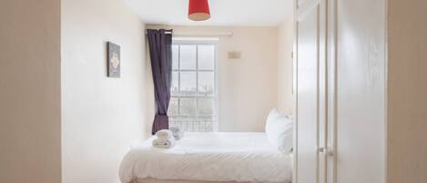 Basic Apartment, Multiple Beds | 2 bedrooms, bed sheets