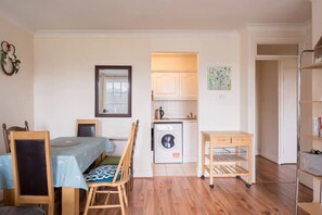 Basic Apartment, Multiple Beds | Dining - Central 2BD Flat in Heart of Dublin (Dublin)