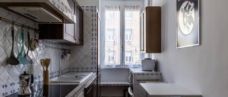 Microondas, parrilla de estufa y tostadora