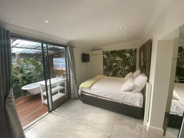 5 bedrooms, WiFi, bed sheets