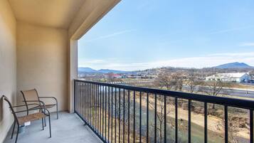 Condo, nhiều giường, bồn tắm thủy lực | Quang cảnh từ phòng