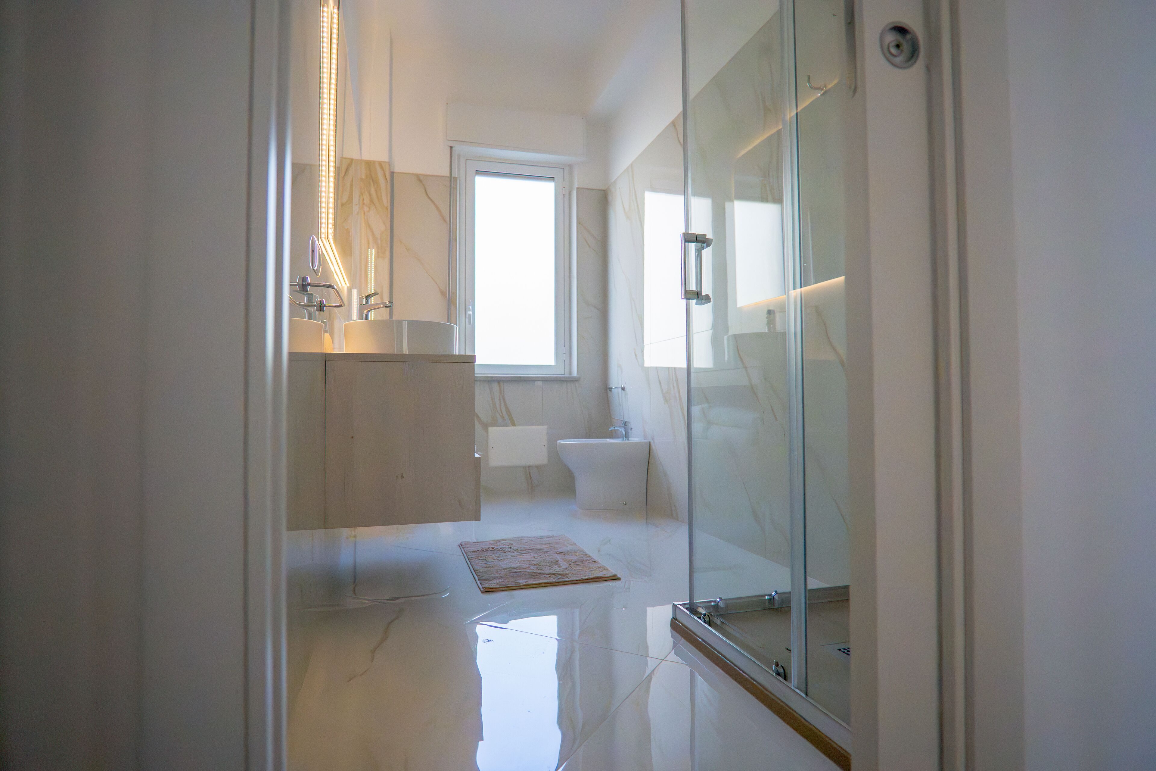 Dusche, Haartrockner, Bidet, Handtücher