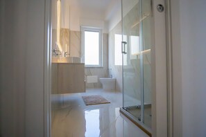 Shower, hair dryer, bidet, towels - Erika House (Bova Marina)